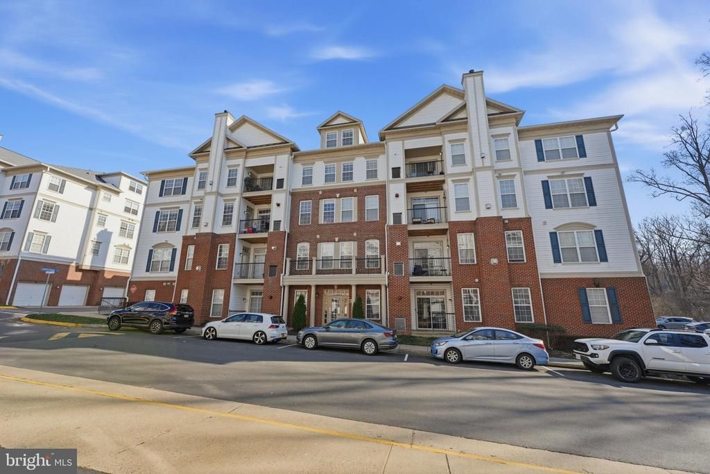 11635 Cavalier Landing Court, Unit 202, Fairfax, VA 22030 Main Photo