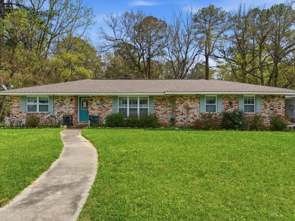 1510 Hickory, Columbia, MS 39429