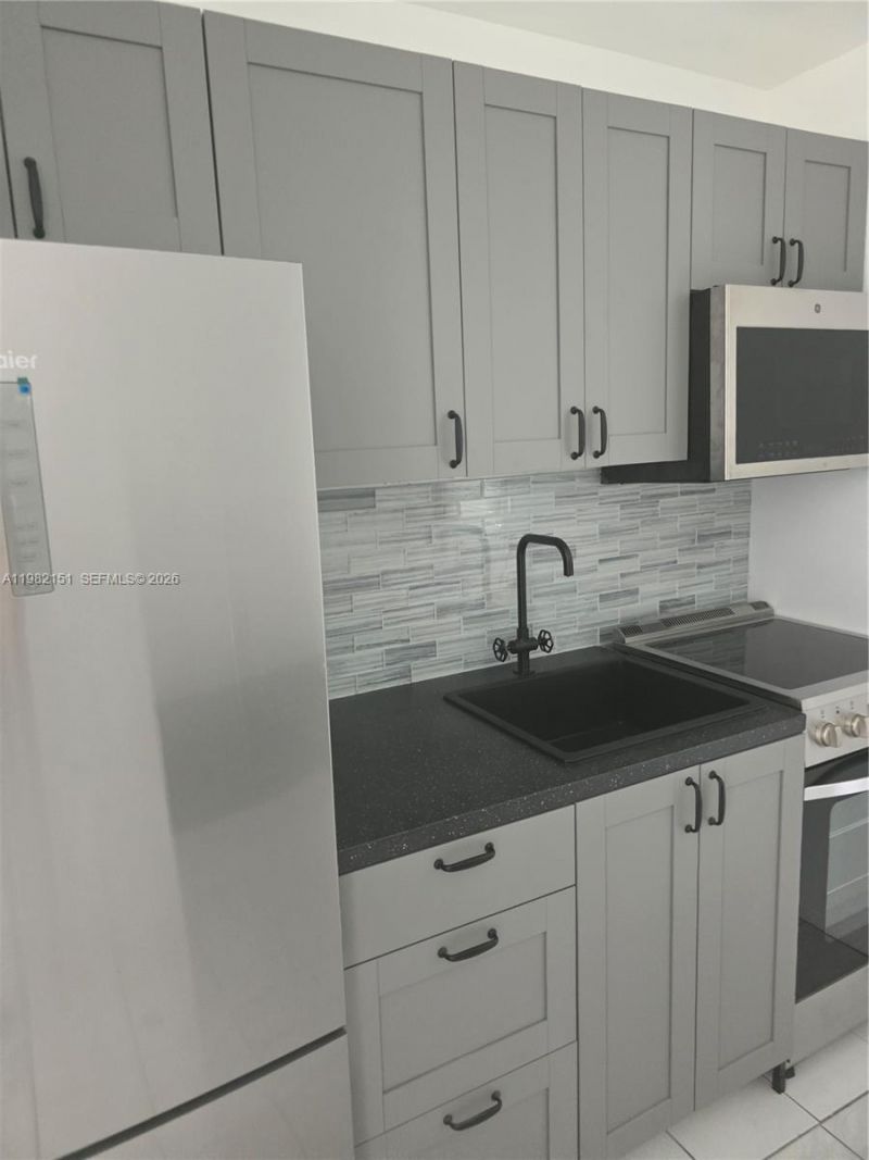 411 SE 3rd Ave, Unit 3, Hallandale Beach, FL 33009 Photo