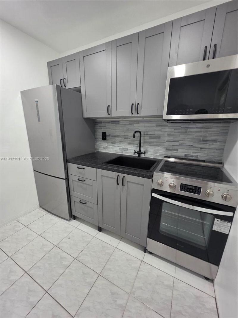 411 SE 3rd Ave, Unit 3, Hallandale Beach, FL 33009 Photo
