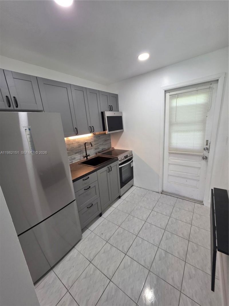 411 SE 3rd Ave, Unit 3, Hallandale Beach, FL 33009 Photo