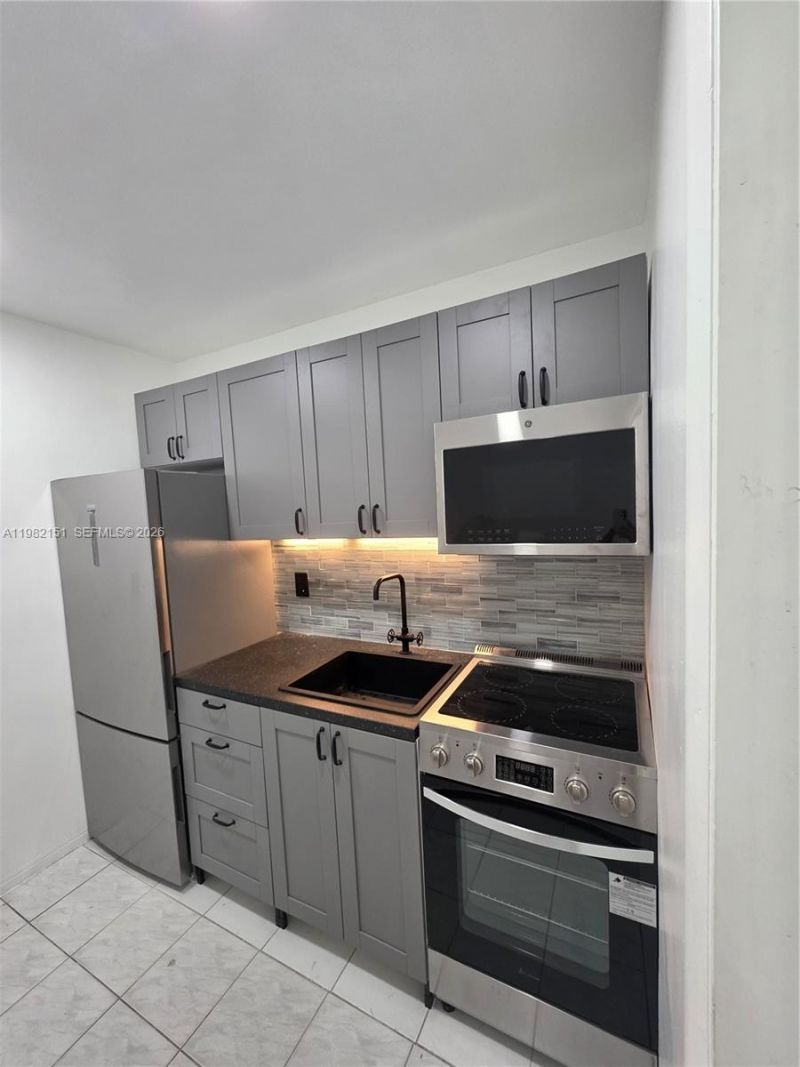 411 SE 3rd Ave, Unit 3, Hallandale Beach, FL 33009 Photo