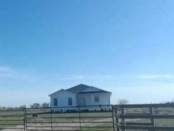237 Barry Country Court, Barry, TX 75102