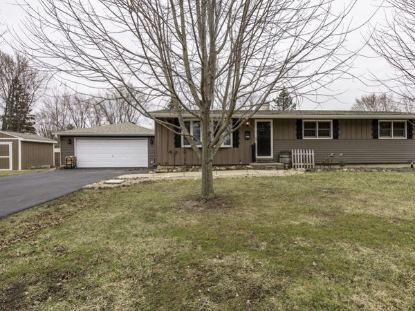 22171 W Pineview Drive, Antioch, IL 60002