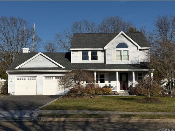 129 Bishop Lane, Holbrook, NY 11741