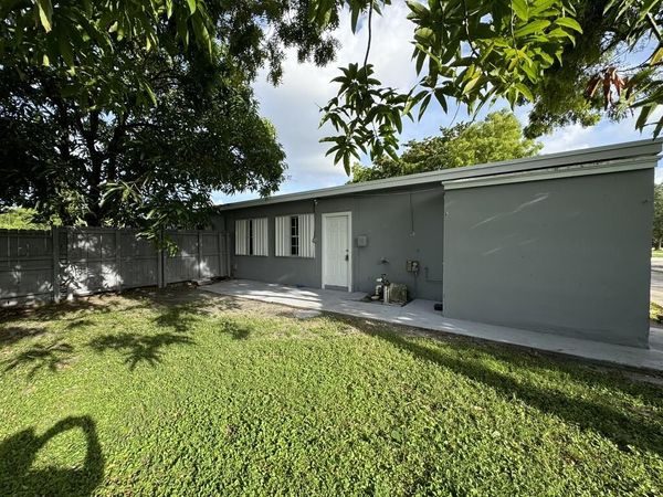7021 NW 15th Street, Unit B, Plantation, FL 33313