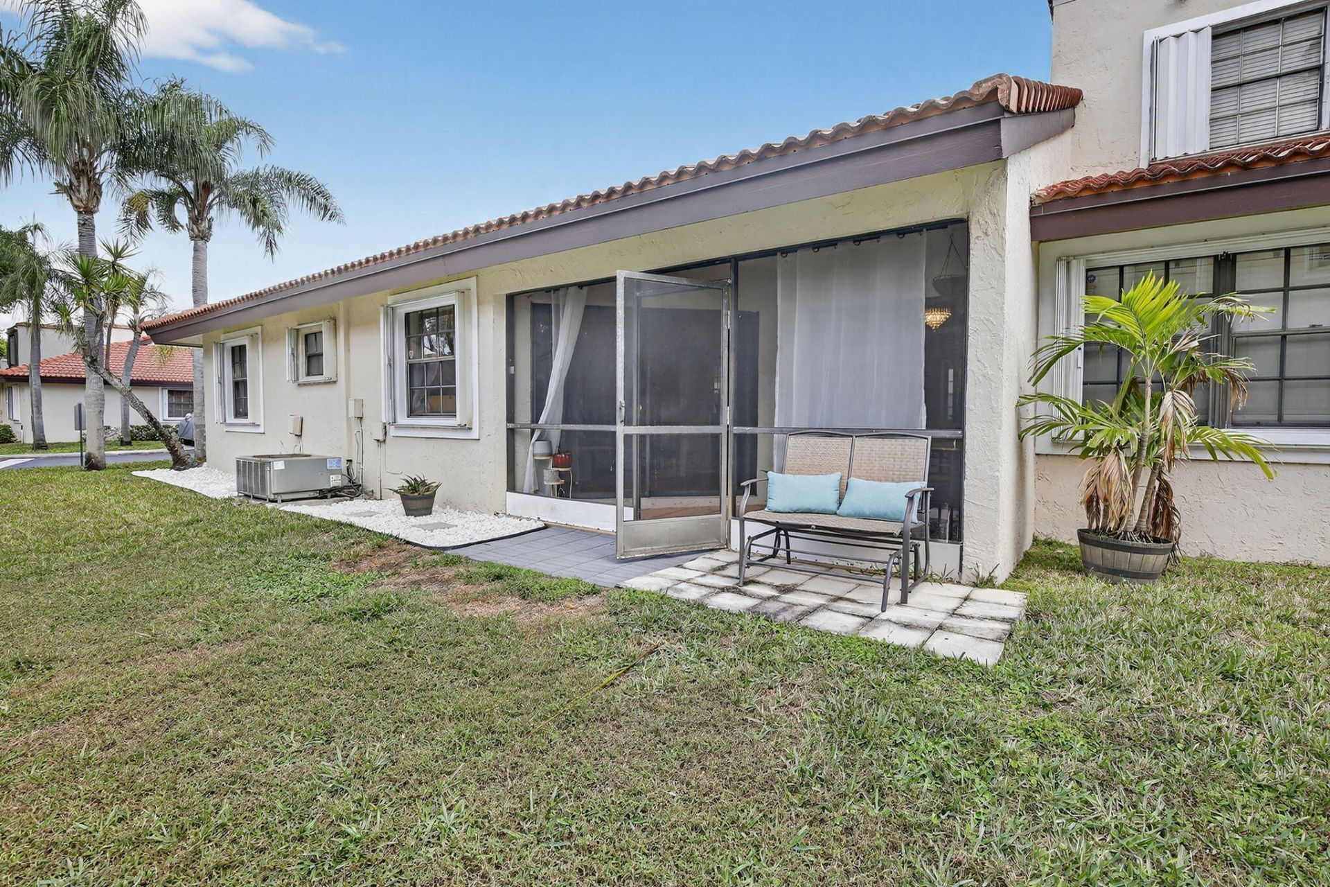 8841 W Sunrise Boulevard, Plantation, FL 33322 Photo