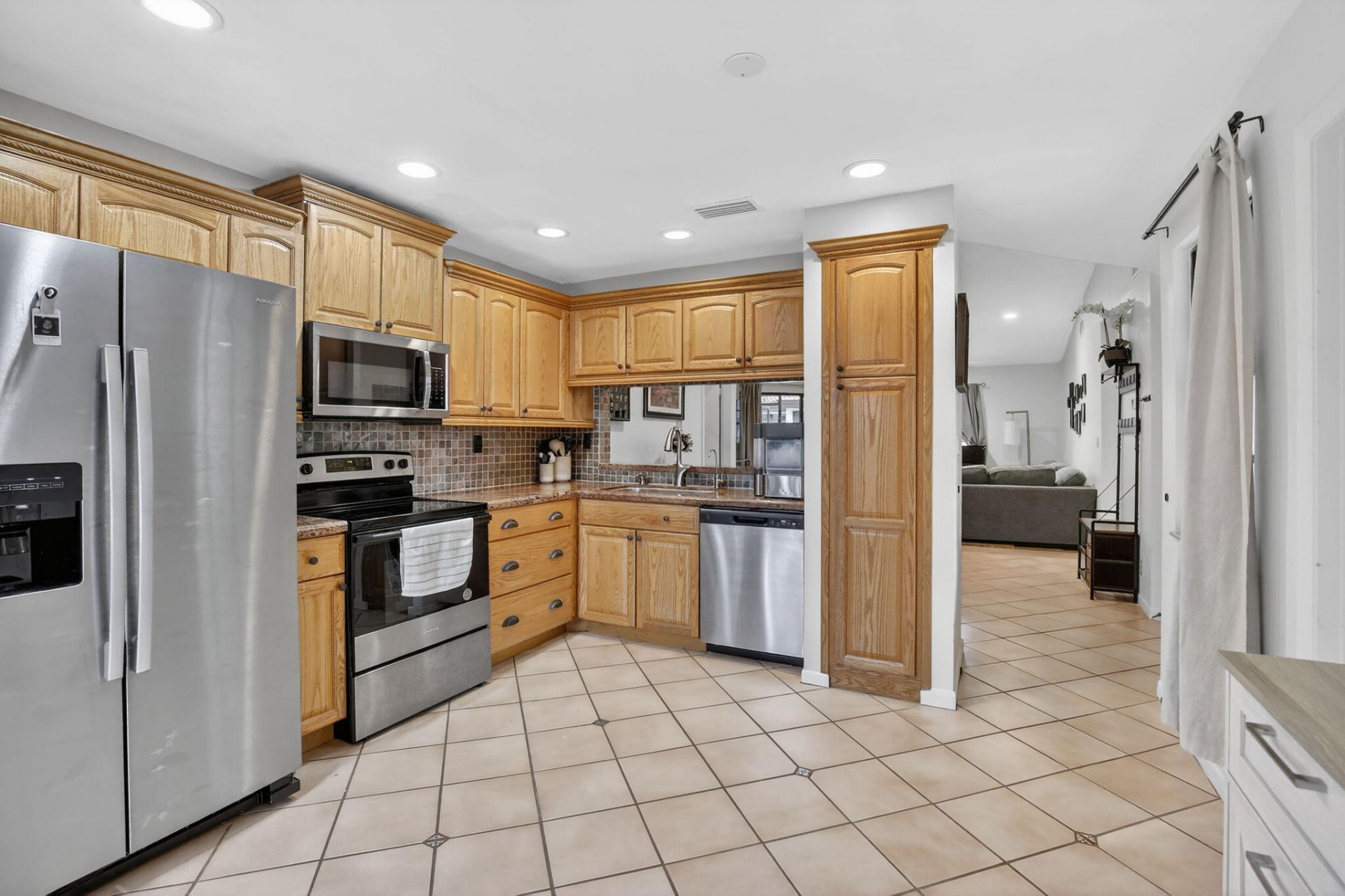 8841 W Sunrise Boulevard, Plantation, FL 33322 Photo