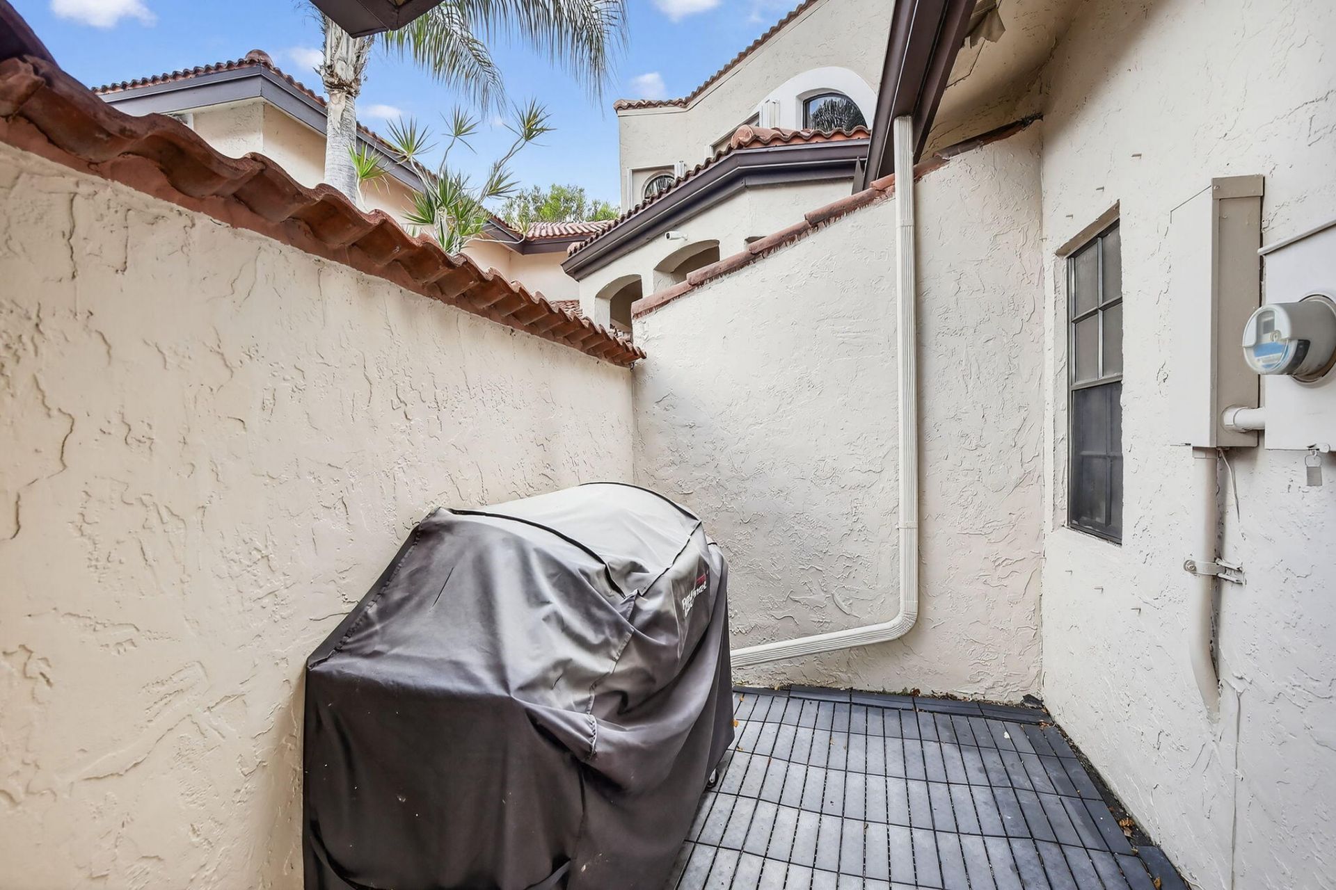 8841 W Sunrise Boulevard, Plantation, FL 33322 Photo