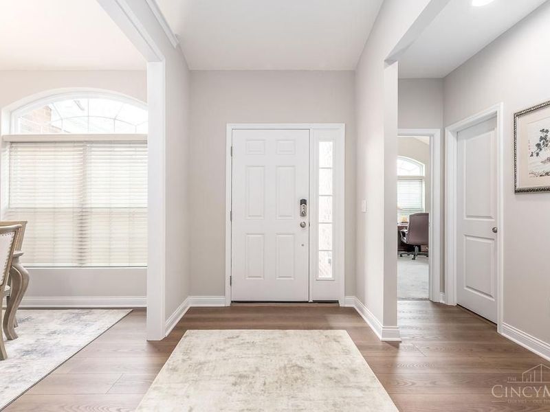 9302 W Meadow Drive, West Chester, OH 45069 Photo 2