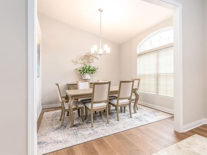 9302 W Meadow Drive, West Chester, OH 45069 Photo 4