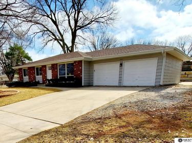 4241 Briarpark Drive, Lincoln, NE 68516