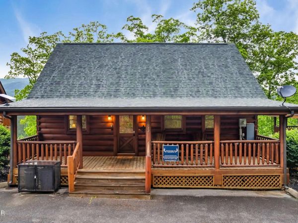 1932 Cougar Crossing Way, Sevierville, TN 37862