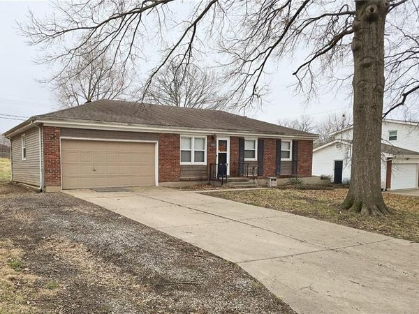 16824 E 31st Street, Independence, MO 64055