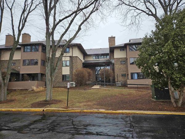 2 Maple Wood Lane, Unit 27, Madison, WI 53704