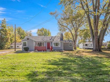 23608 Glenwood Street, Clinton Twp, MI 48035