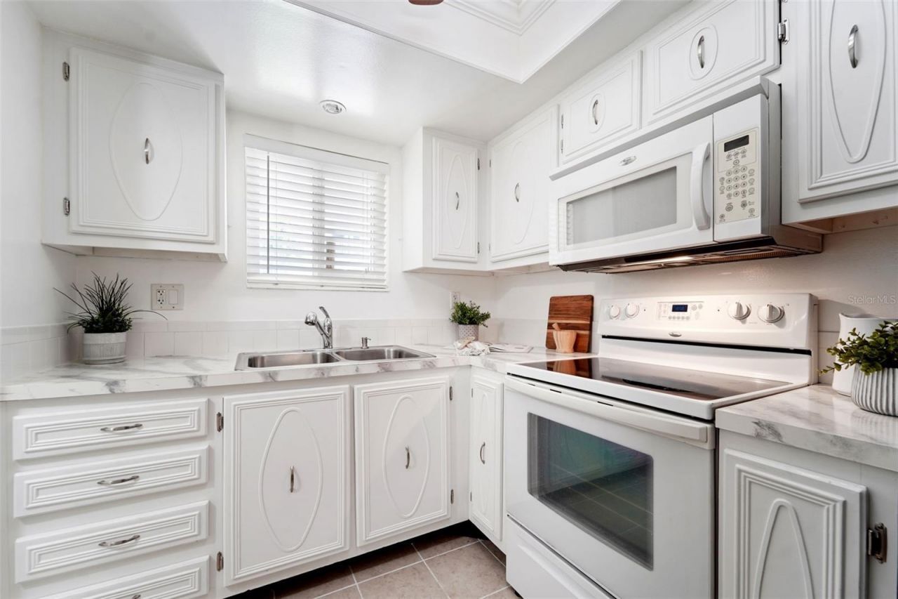 801 83rd Avenue N, Unit 107, Saint Petersburg, FL 33702 Photo