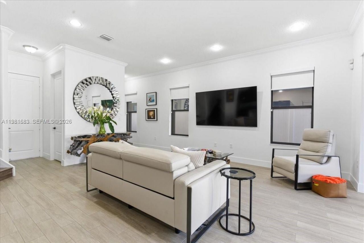 3407 W 99th Pl, Hialeah, FL 33018 Photo