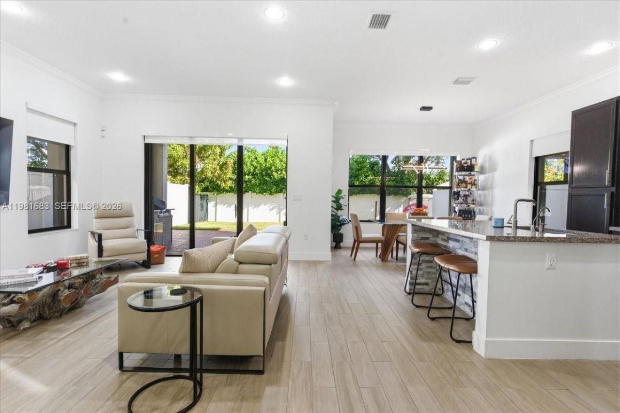 3407 W 99th Pl, Hialeah, FL 33018 Photo