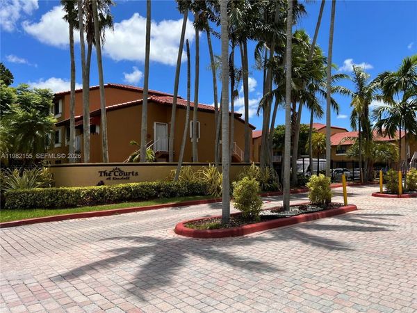 15610 SW 80th St, Unit J-105, Miami, FL 33193