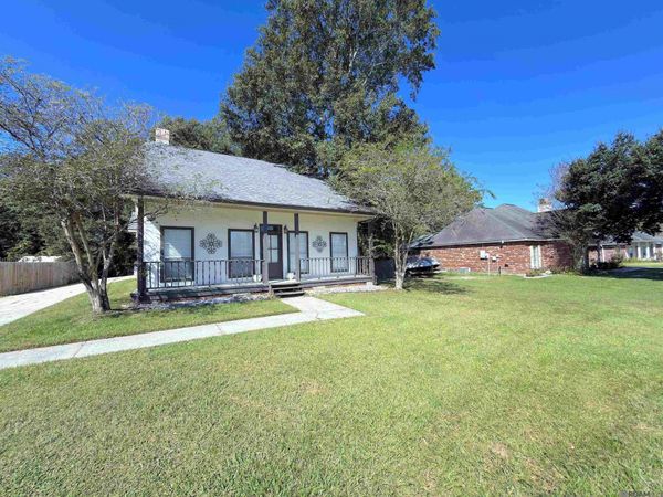 32495 Magnolia Ct, Denham Springs, LA 70706