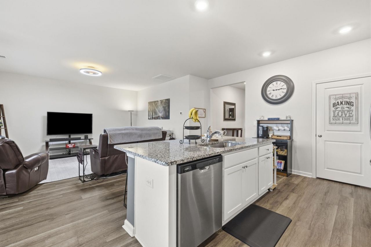 1096 Flintshire Dr.  Photo 11