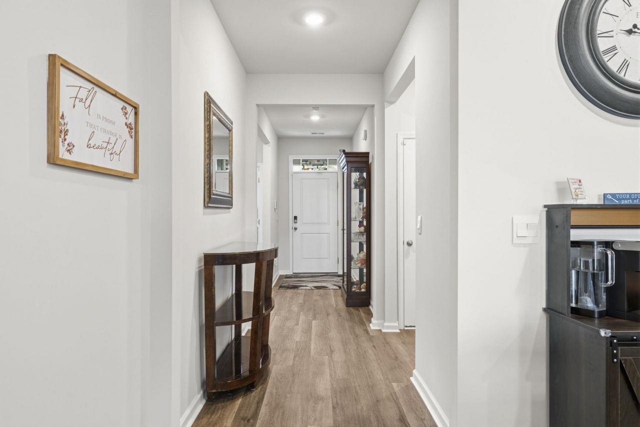 1096 Flintshire Dr.  Photo 4