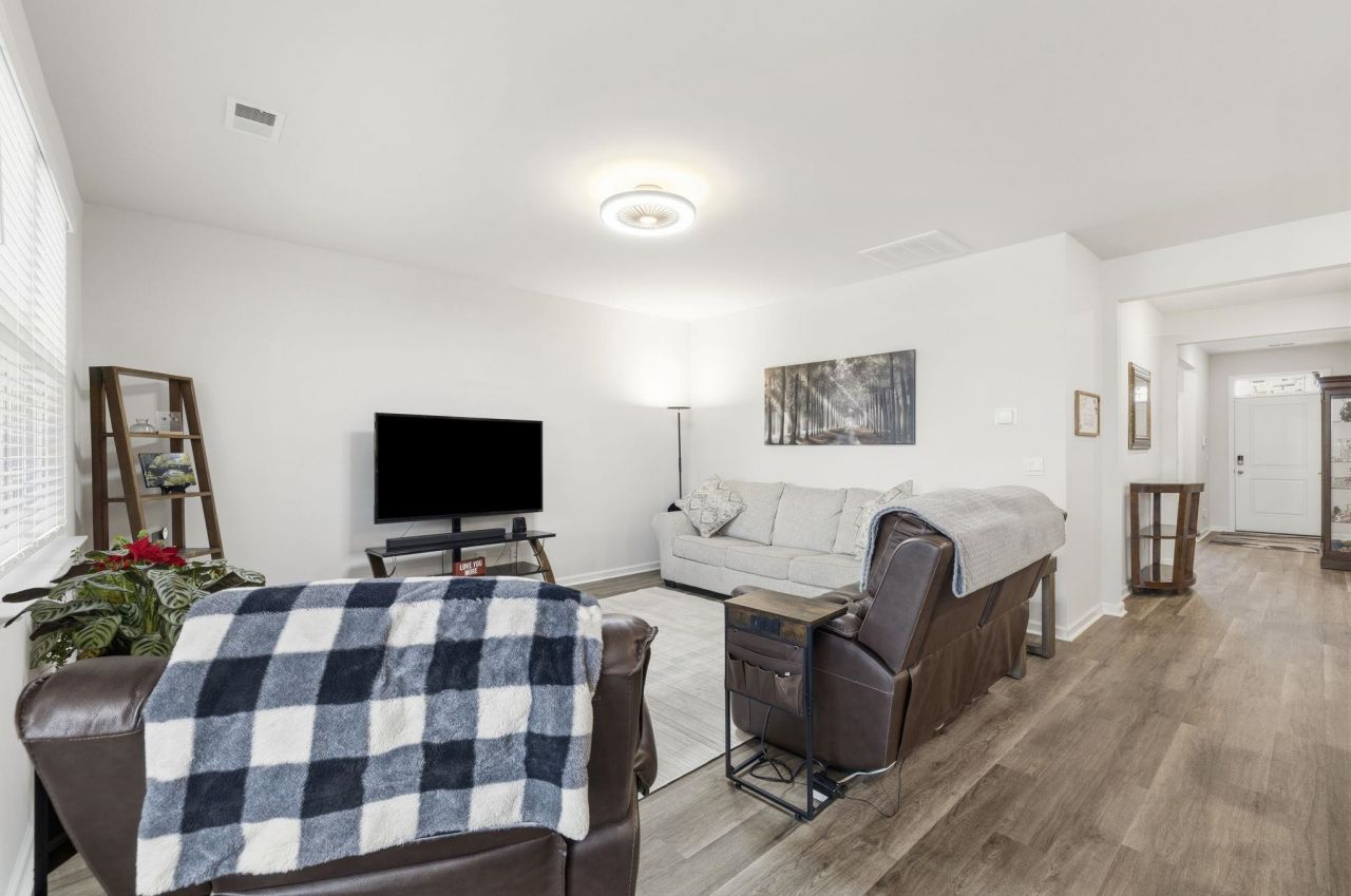 1096 Flintshire Dr.  Photo 9