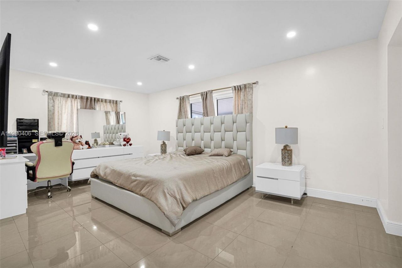 10715 SW 168th Ter , Miami, FL 33157 Photo