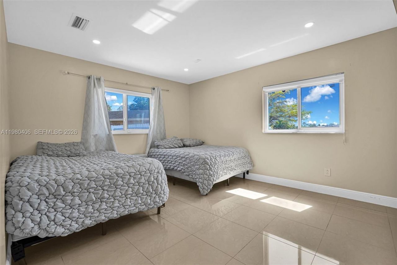 10715 SW 168th Ter , Miami, FL 33157 Photo