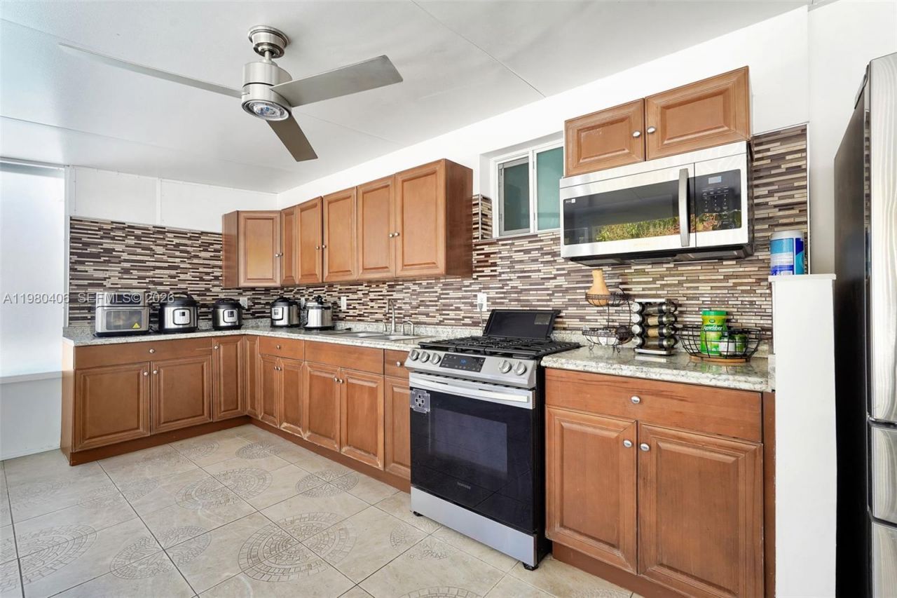 10715 SW 168th Ter , Miami, FL 33157 Photo