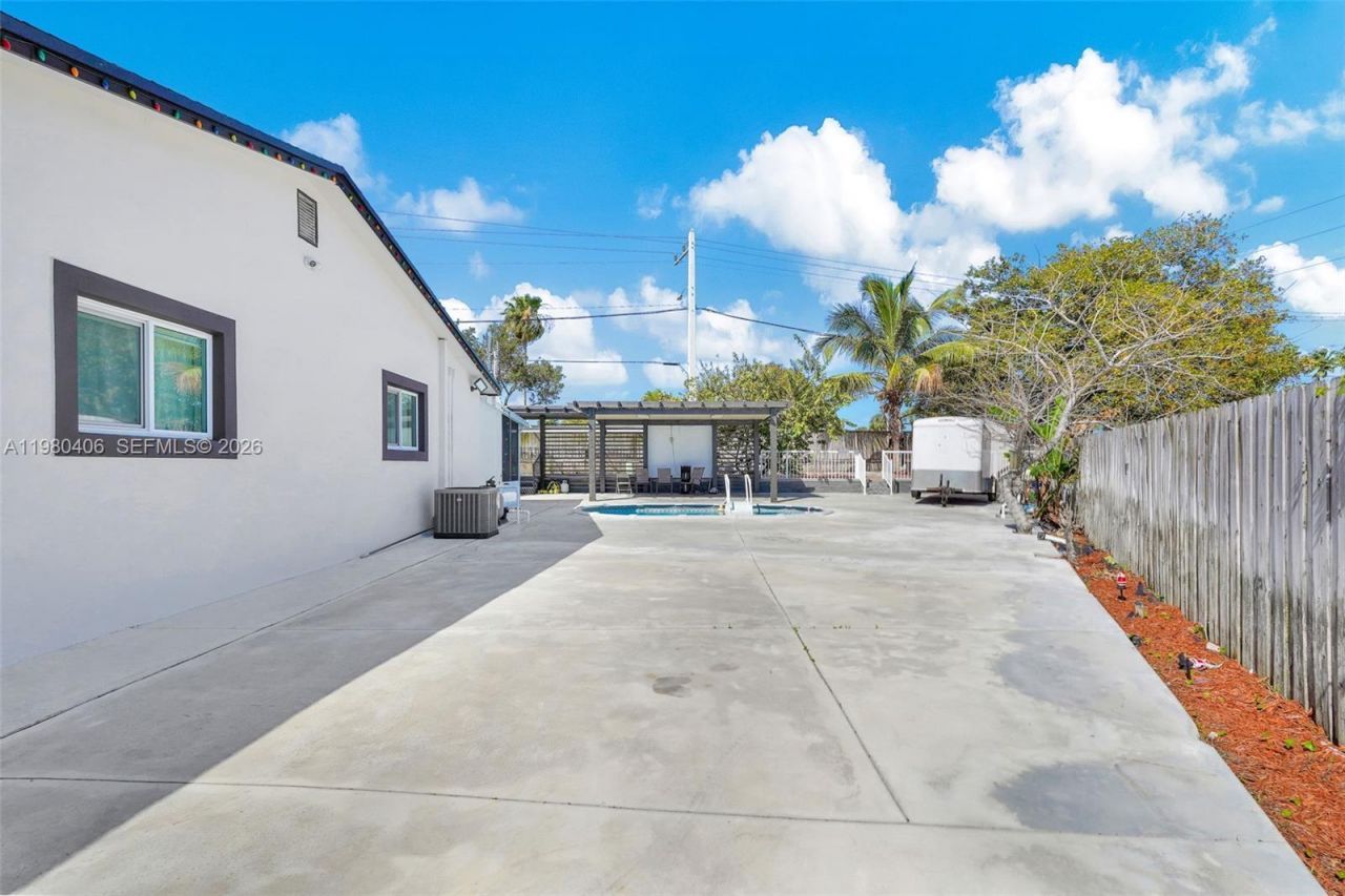 10715 SW 168th Ter , Miami, FL 33157 Photo