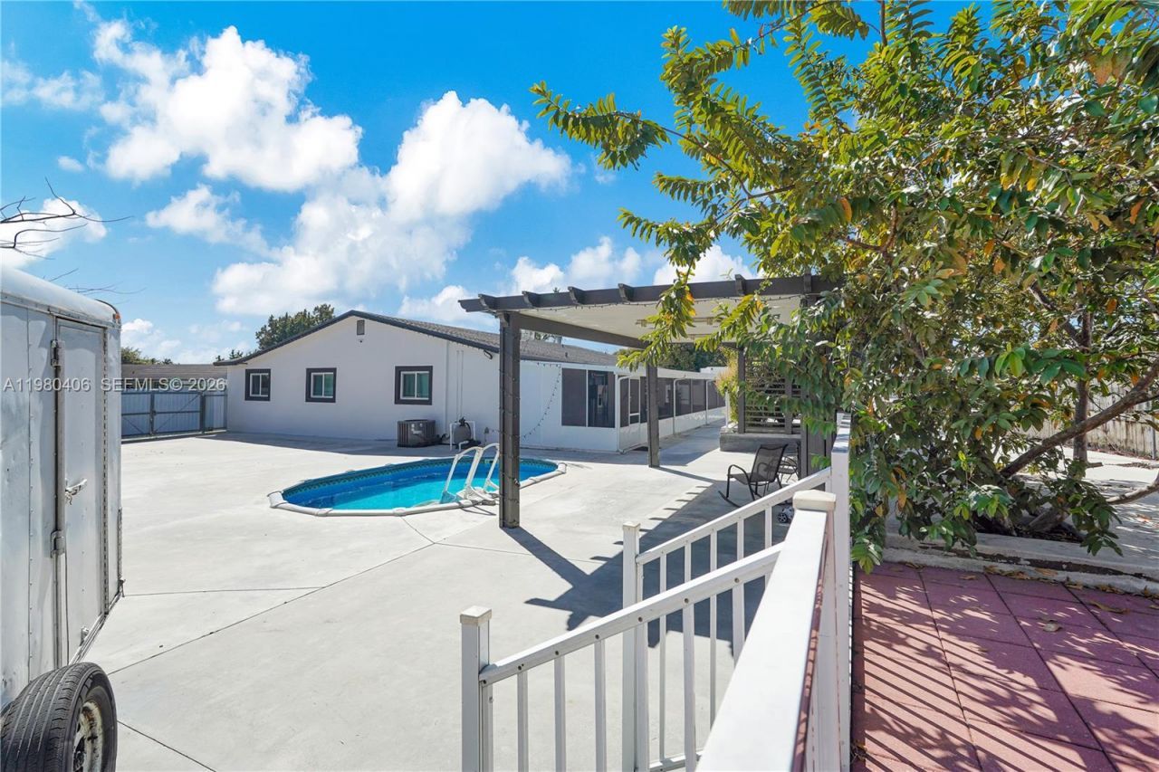 10715 SW 168th Ter , Miami, FL 33157 Photo