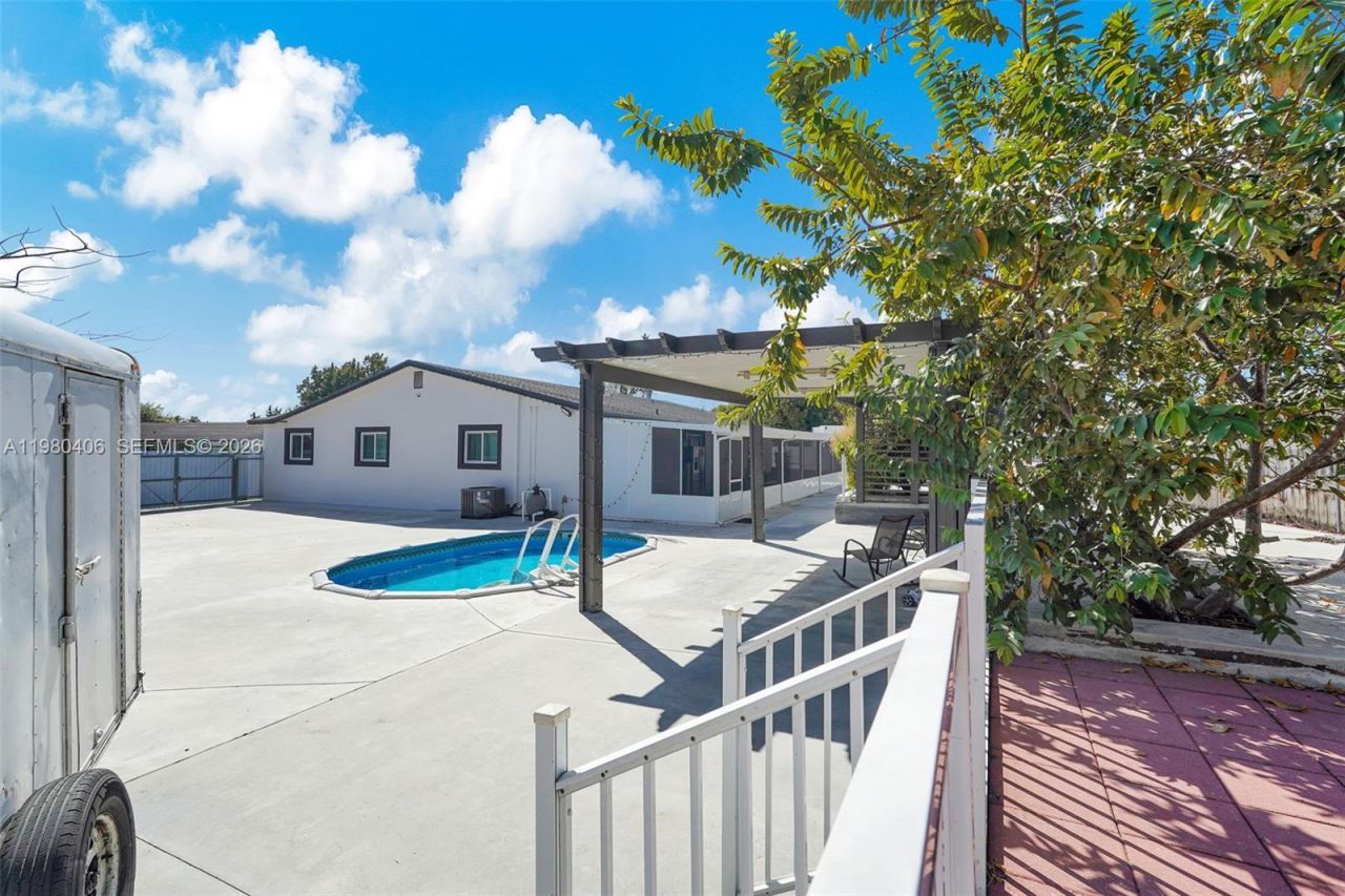 10715 SW 168th Ter , Miami, FL 33157 Photo