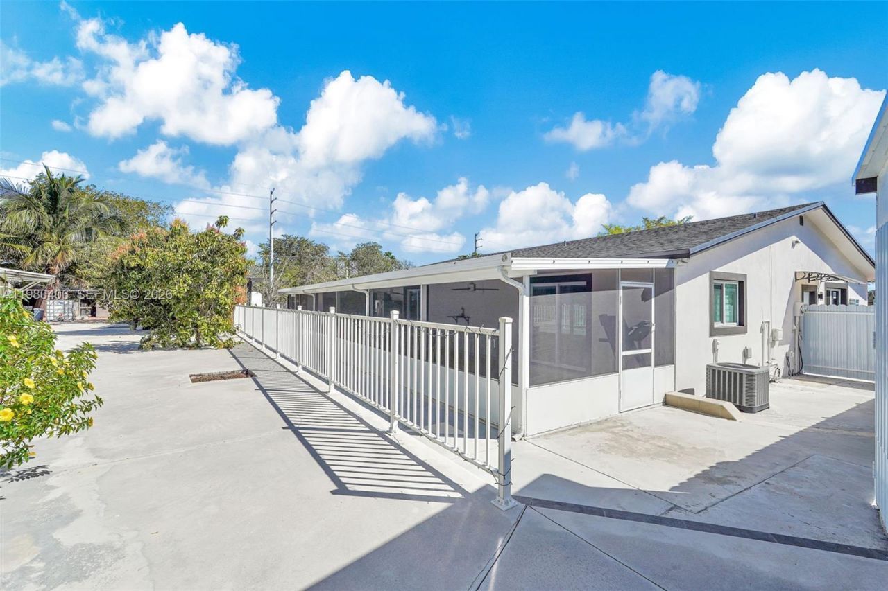 10715 SW 168th Ter , Miami, FL 33157 Photo