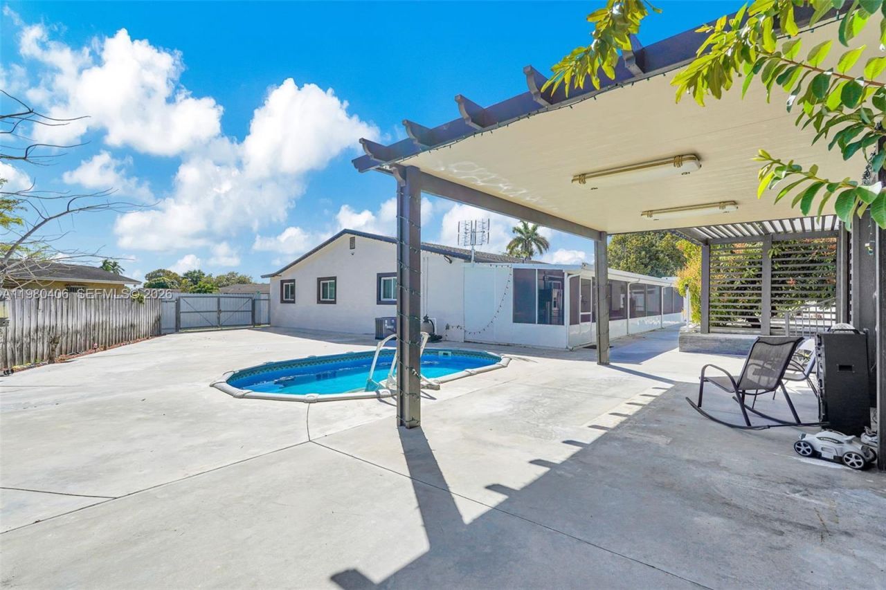 10715 SW 168th Ter , Miami, FL 33157 Photo