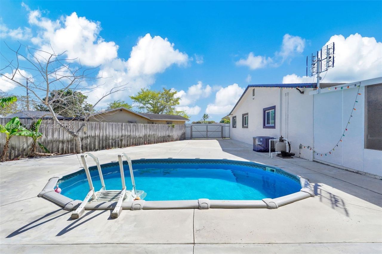 10715 SW 168th Ter , Miami, FL 33157 Photo