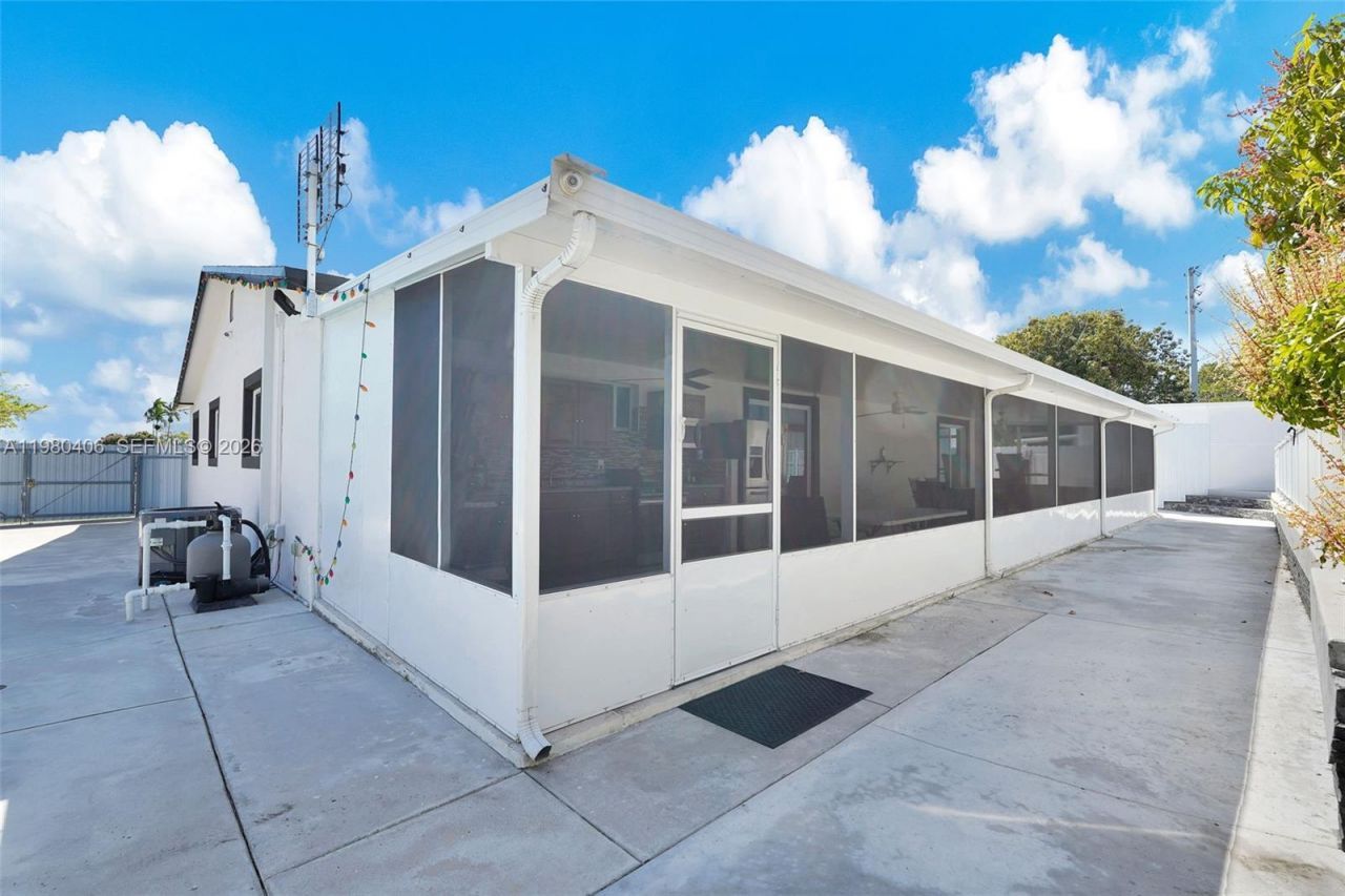 10715 SW 168th Ter , Miami, FL 33157 Photo