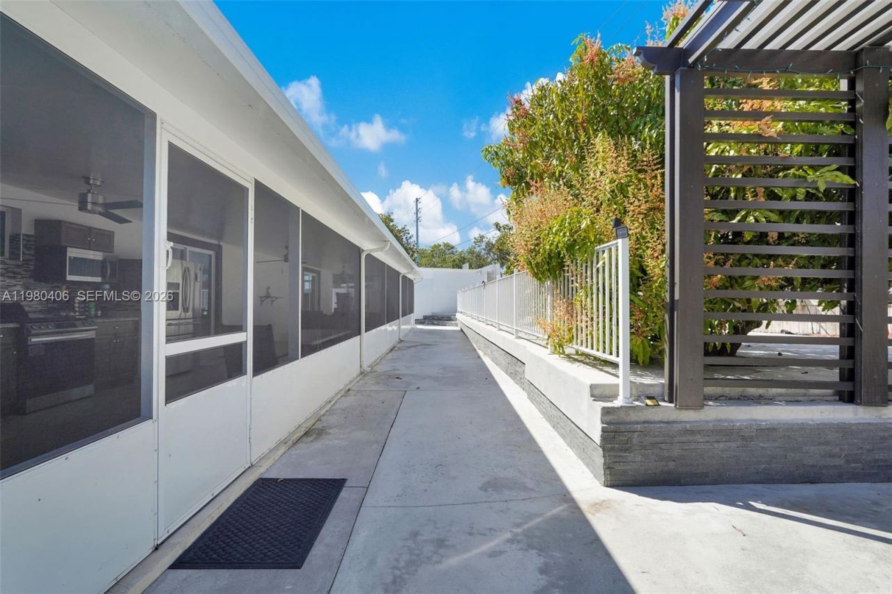 10715 SW 168th Ter , Miami, FL 33157 Photo