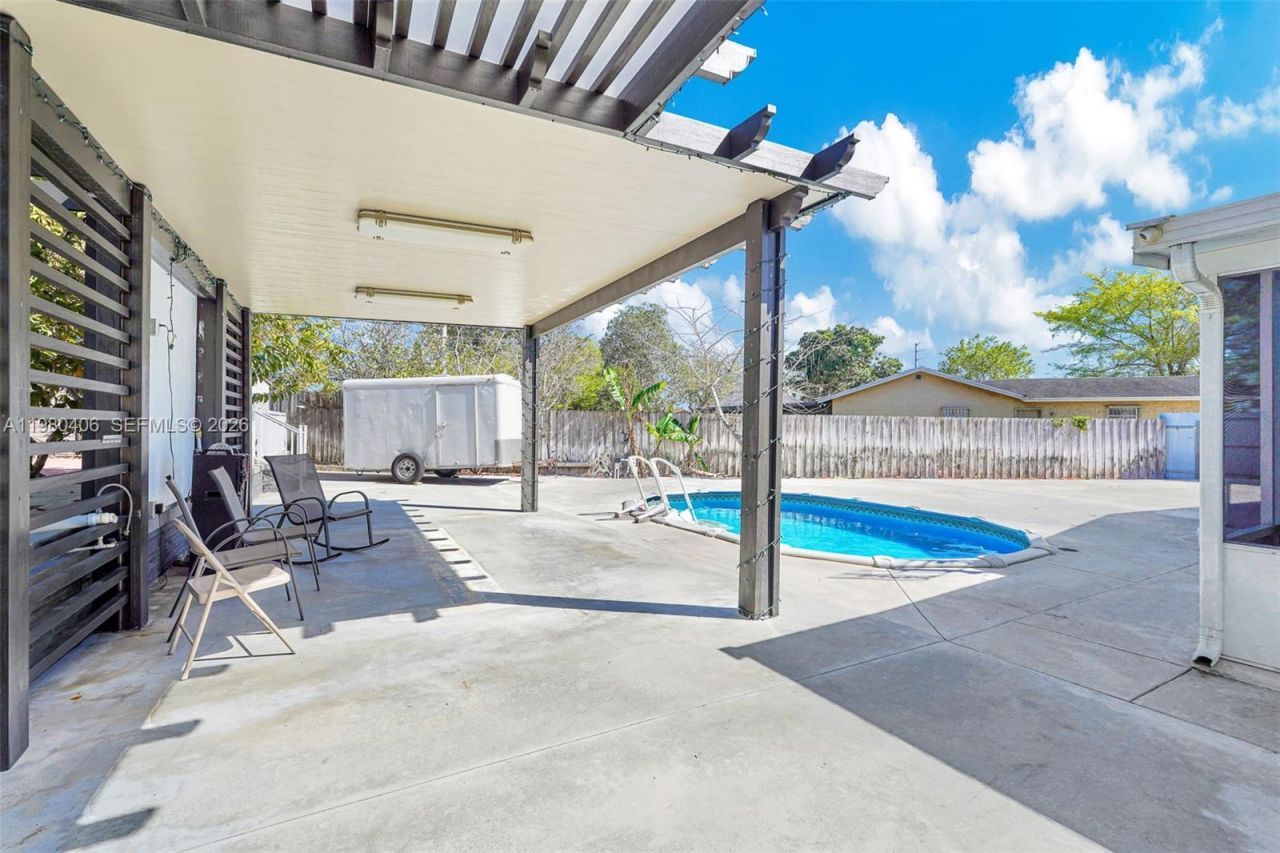 10715 SW 168th Ter , Miami, FL 33157 Photo