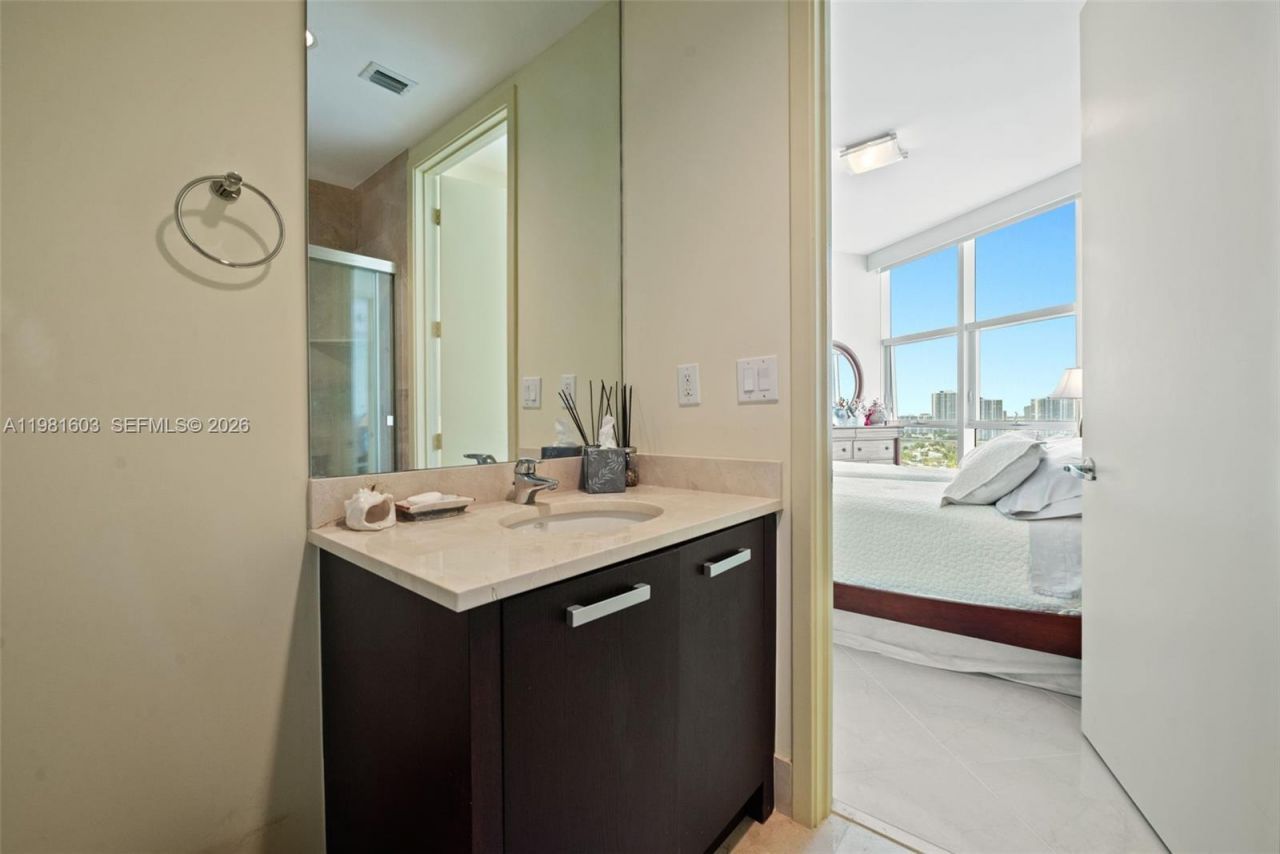 18101 Collins Ave , Unit 1808, Sunny Isles Beach, FL 33160 Photo