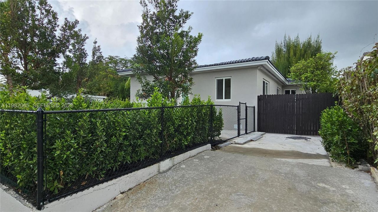 2365 SW 21st Ave , Miami, FL 33145 Photo