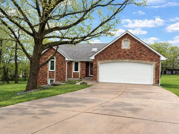 1141 NE Hunters Ridge, Lee's Summit, MO 64086