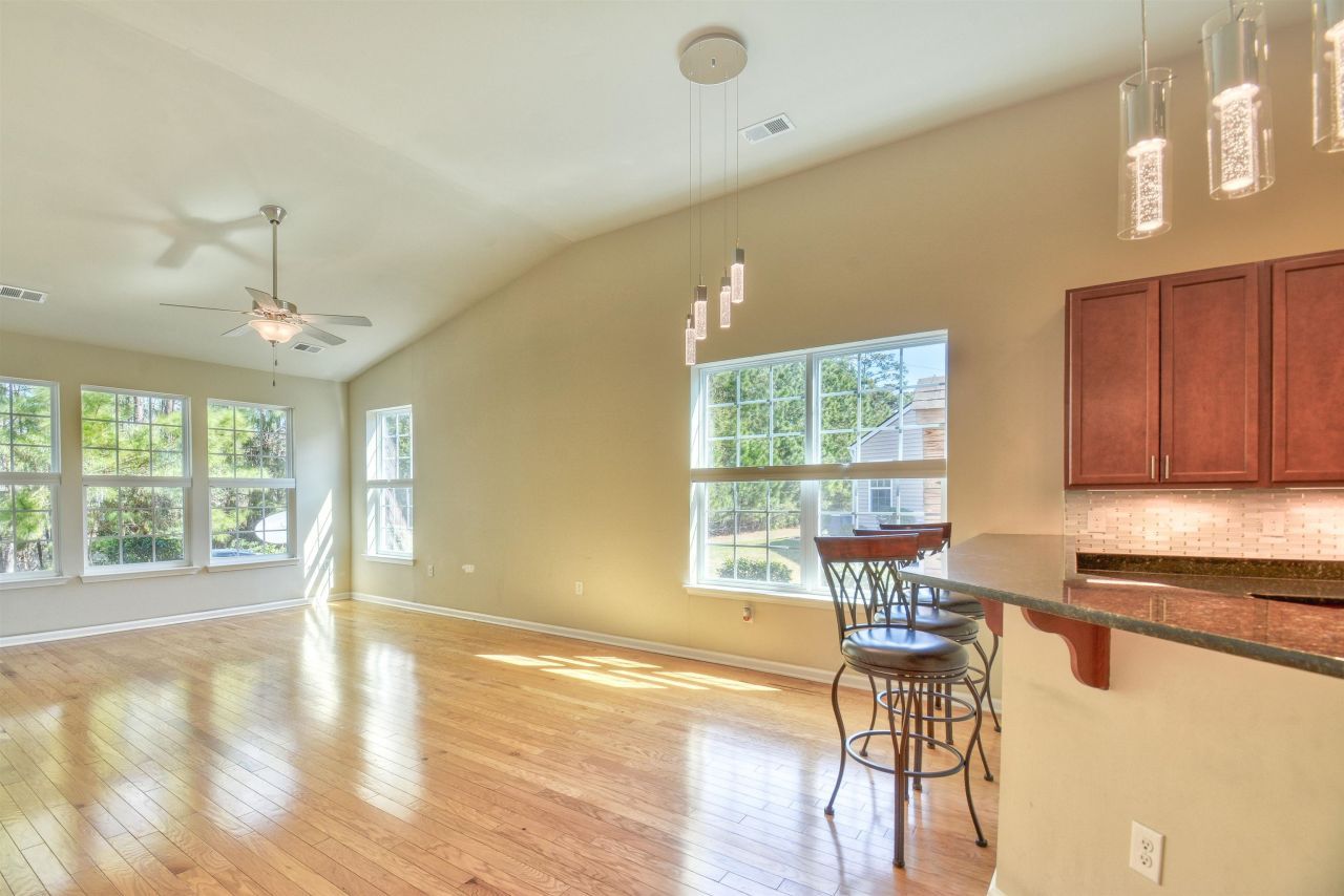 160 Parmelee Dr. Photo 12