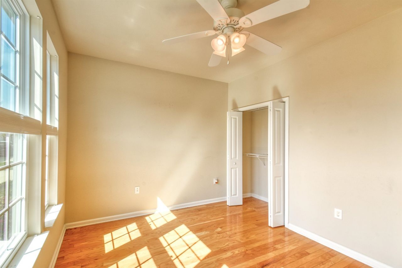 160 Parmelee Dr. Photo 22