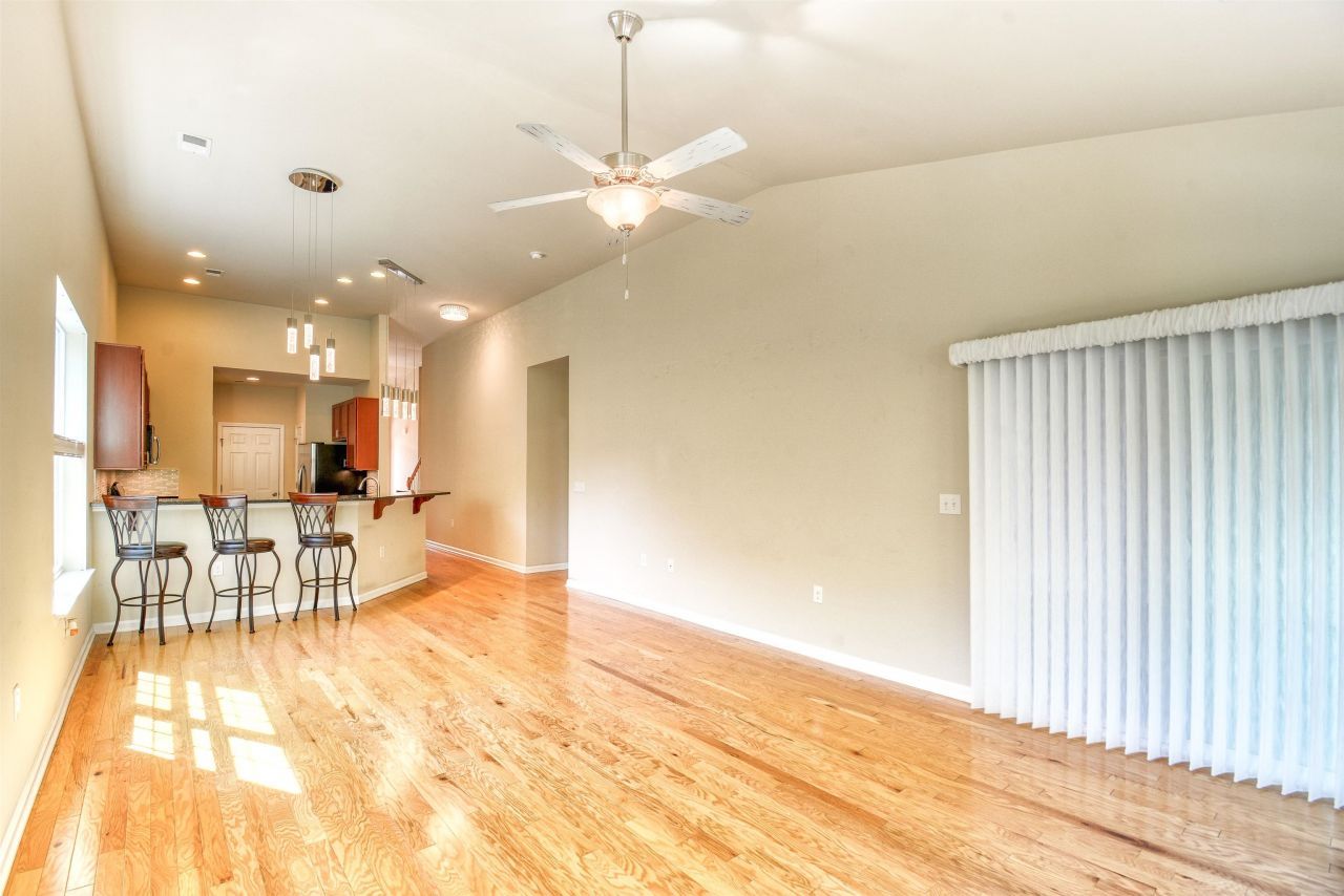 160 Parmelee Dr. Photo 5