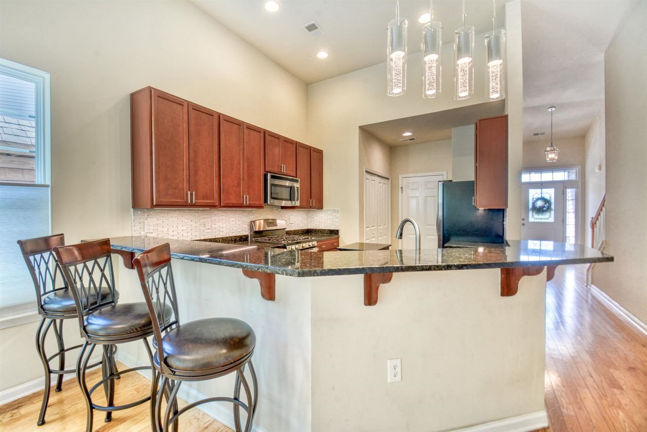 160 Parmelee Dr. Photo 6