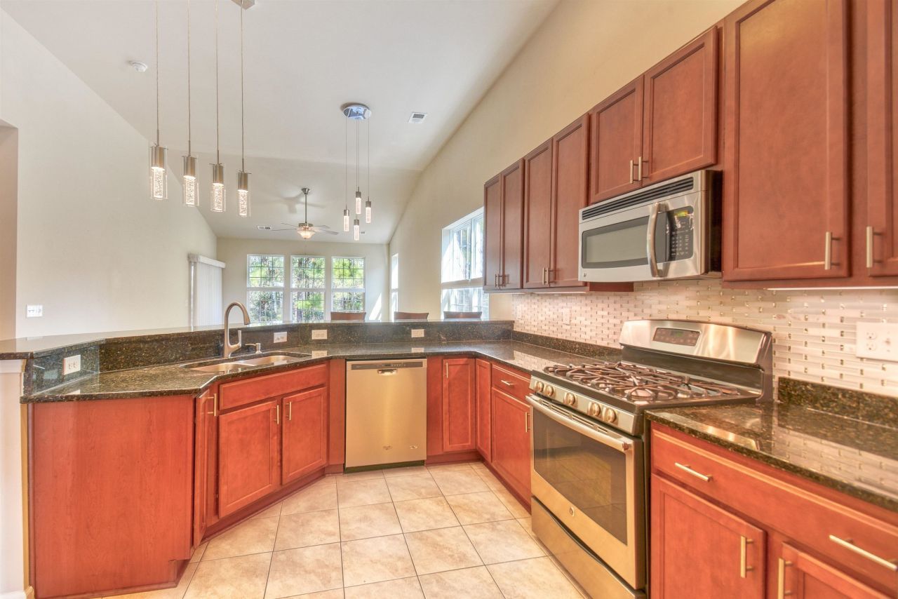 160 Parmelee Dr. Photo 7