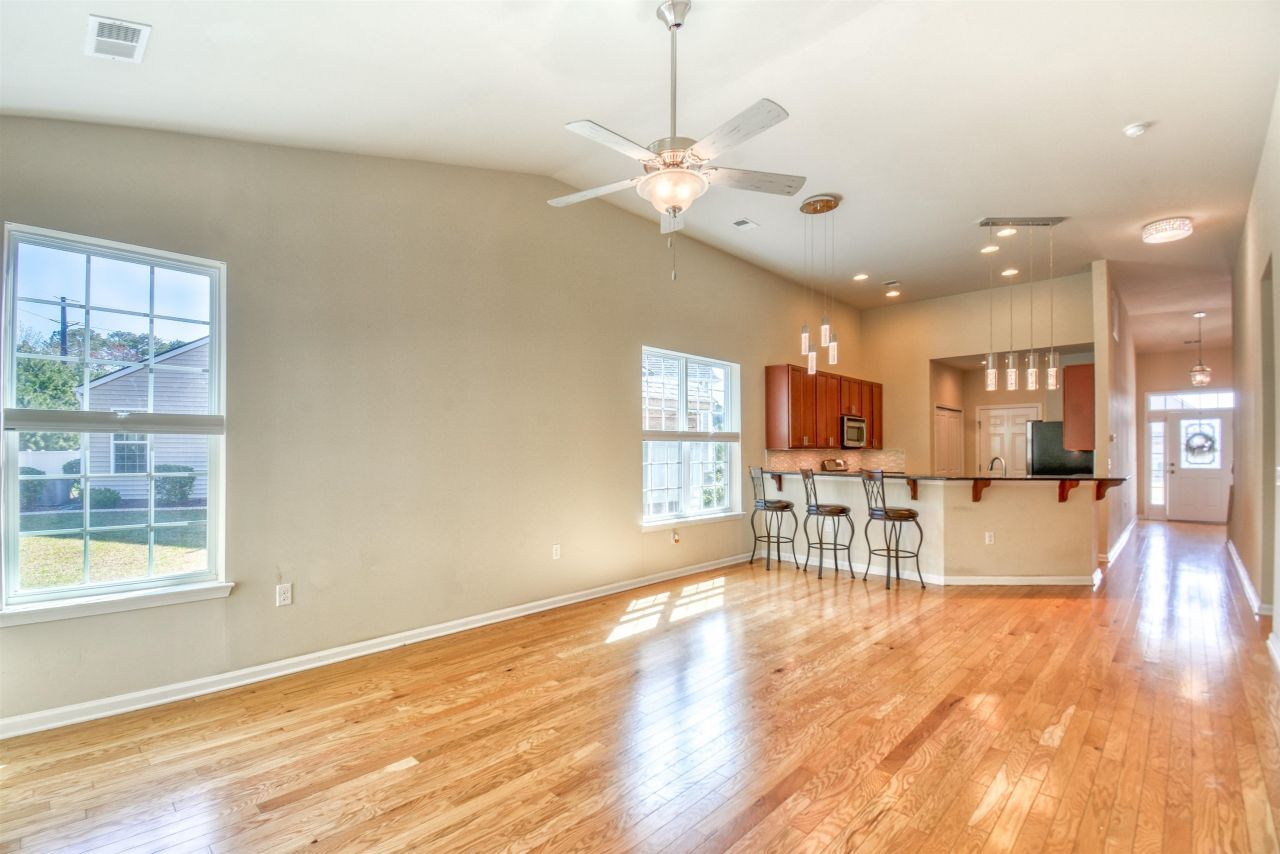 160 Parmelee Dr. Photo 8