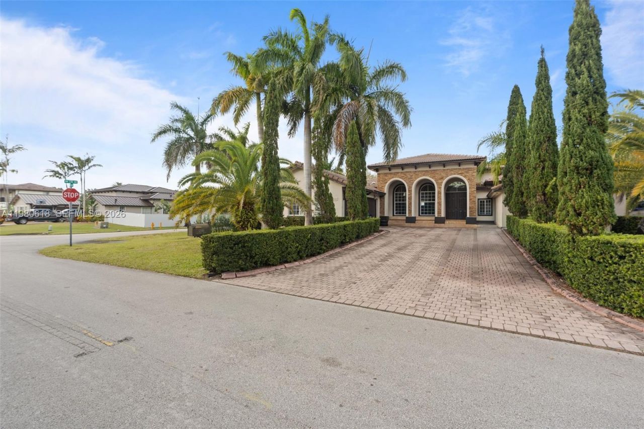 12981 SW 197th St , Miami, FL 33177 Photo